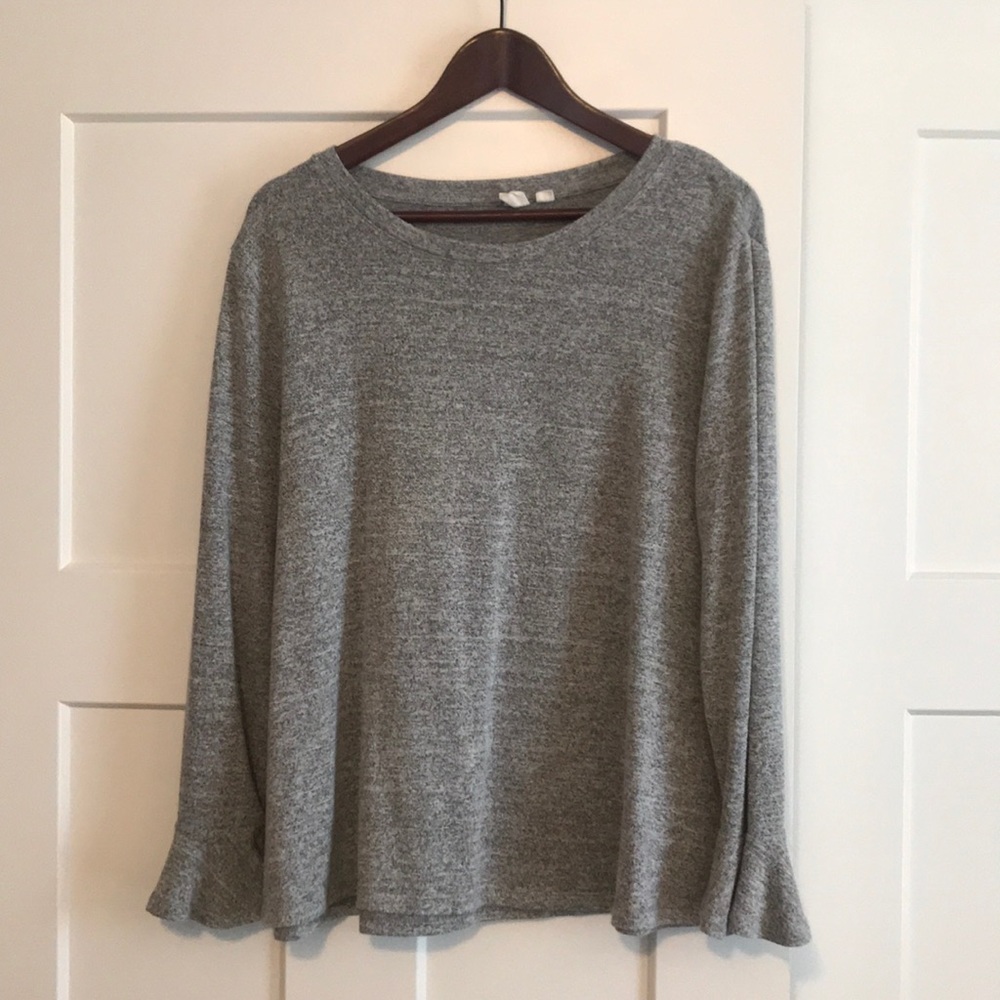 Gap sweater size large with fun sleeves